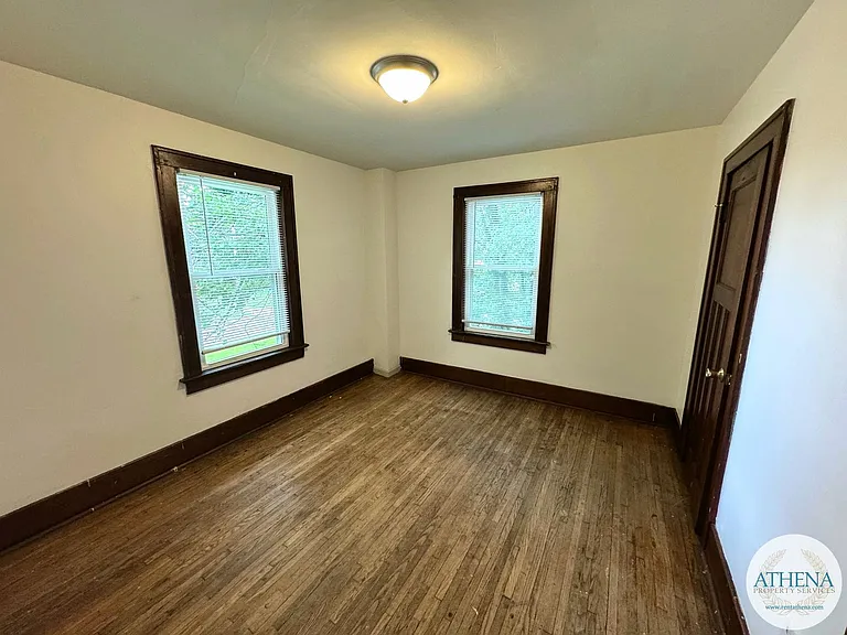 413 N Frederick St — Photo 9