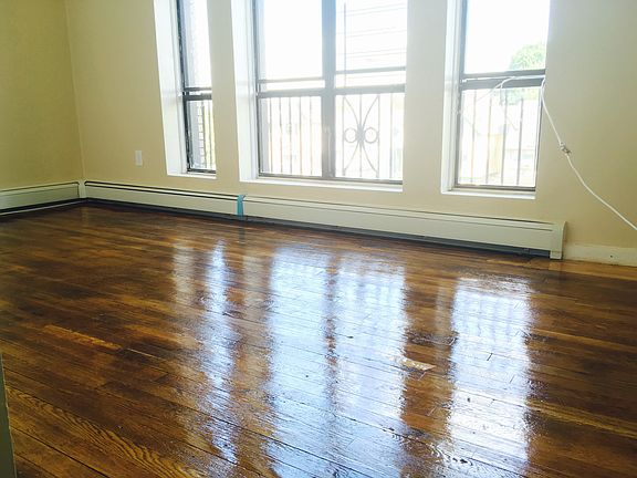 2nd image of 246 Roseville Ave APT C3