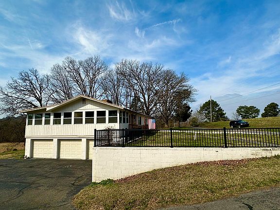 3rd image of 1827 Lowery Dr