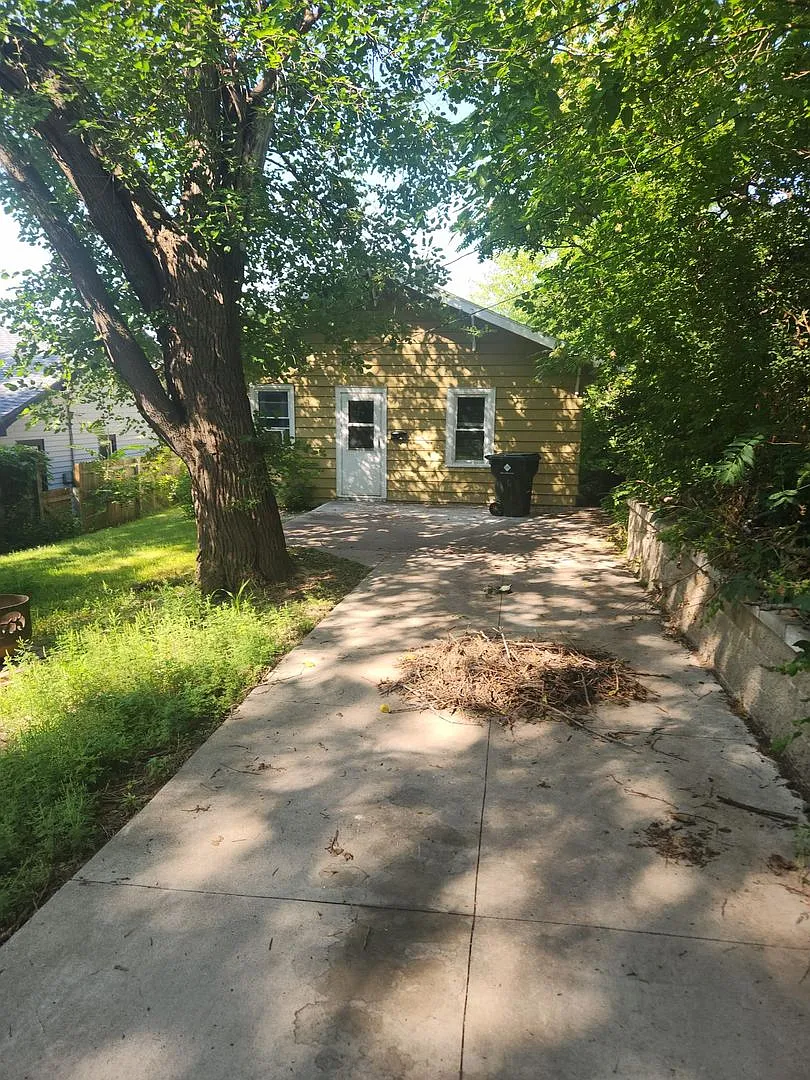 Northside 2 bedroom, 1 bathroom for rent — Photo 2