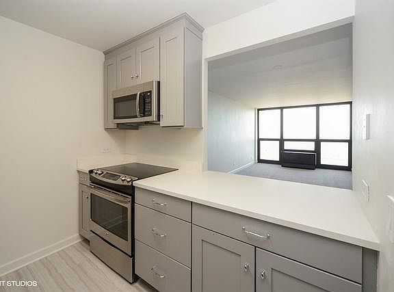 5th image of 2502 N Lakeview Ave #2303