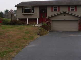 16061 E Lake Shore Dr N, Hope, IN 47246