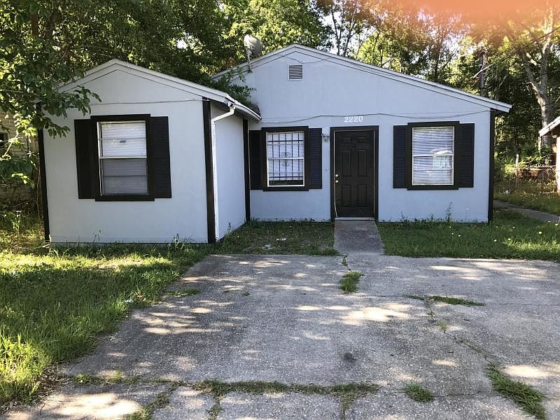 1st image of 2220 W 1st St