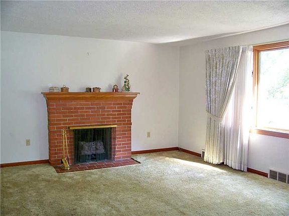 4th image of 614 California Dr