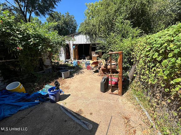 4th image of 1358 Bennington Dr