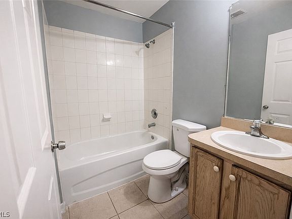 4th image of 609/611 Hawthorne Ave S