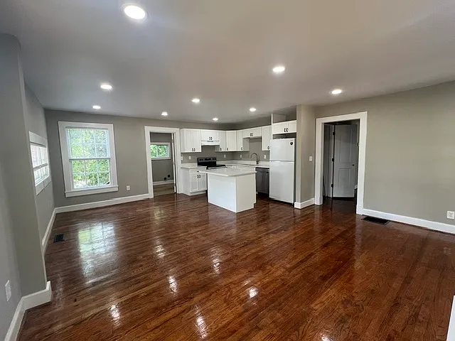 449 Northside Dr — Photo 2