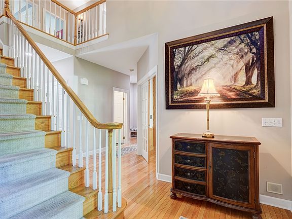 5th image of 11 Parham Dr