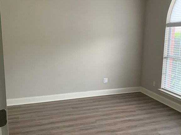 3rd image of 1148 Christopher Ln