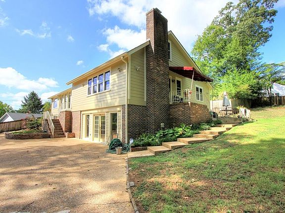 3rd image of 914 Clarendon St