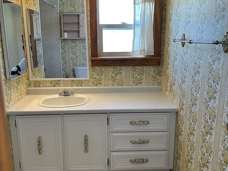 South bathroom.