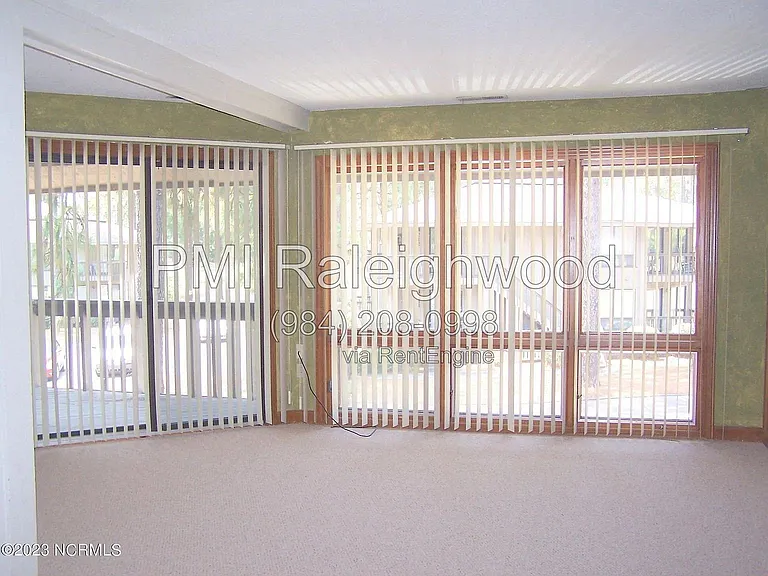 220 Foxkroft Dr — Photo 4