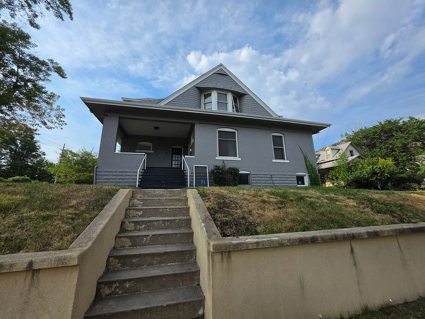 648 University — Photo 1