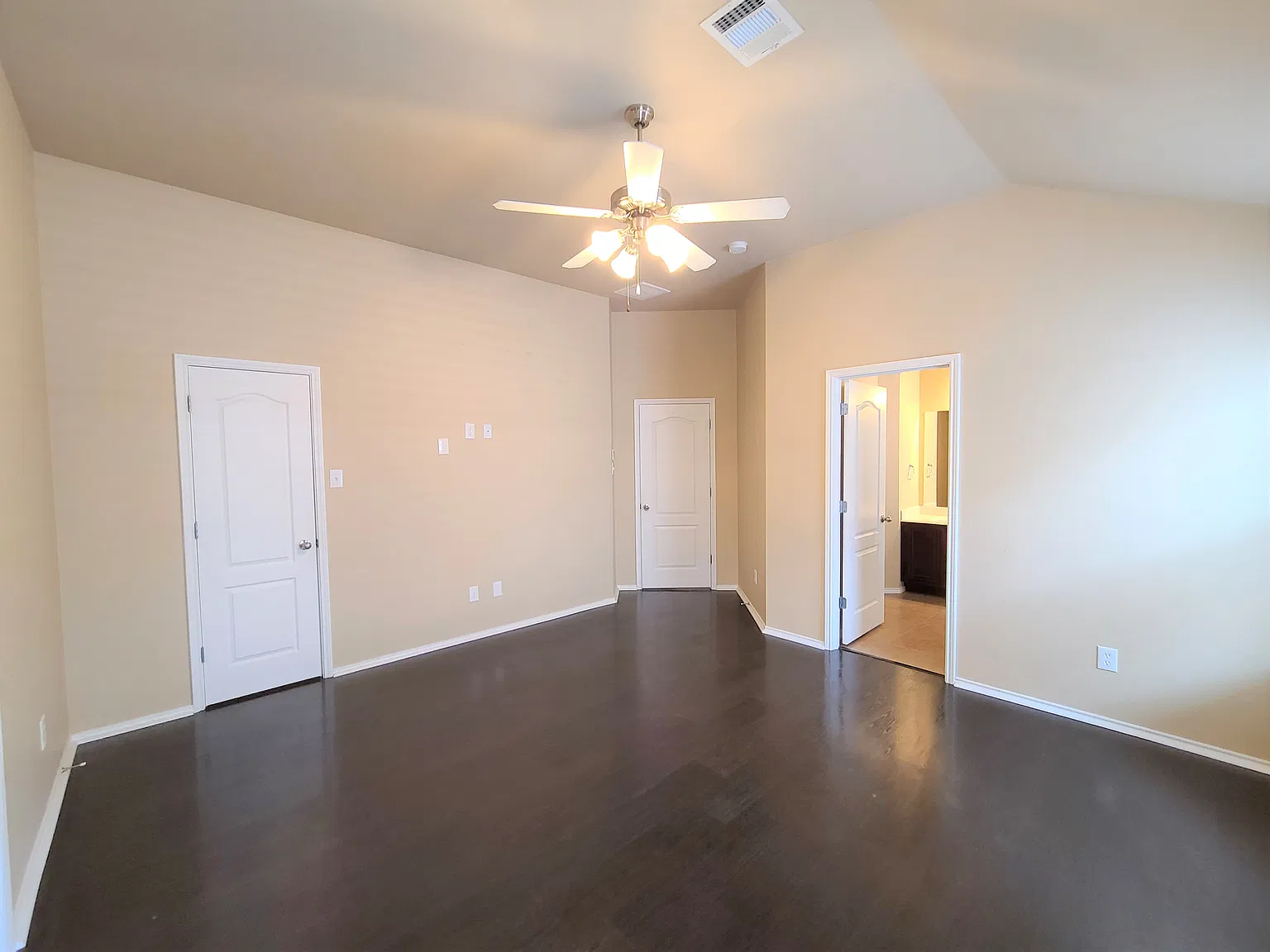 3 bed, 2146 sqft, $2,200 — Photo 3