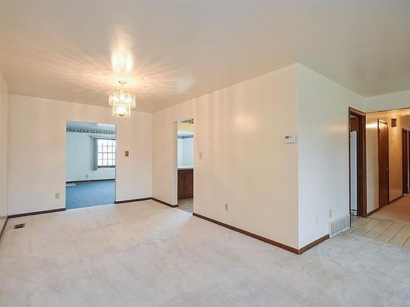 4th image of 9301 Waymond Ave
