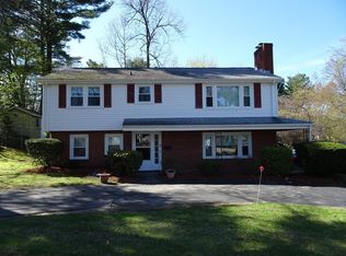 2 Lantern Ln, Burlington, MA 01803