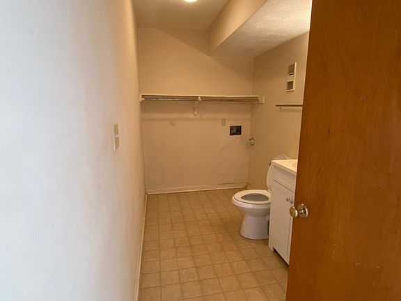 5th image of 437 Lenney Dr APT D