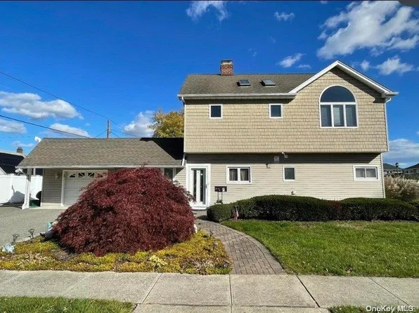 7 Wisp Lane, Wantagh, NY 11793