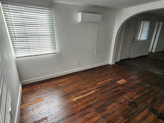 3rd image of 3520 Lou St
