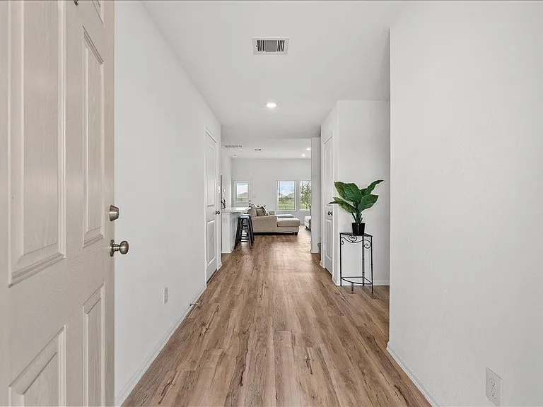 512 Maple Bend Ln — Photo 5