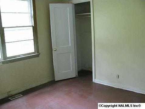 5th image of 903 Parklane St NW