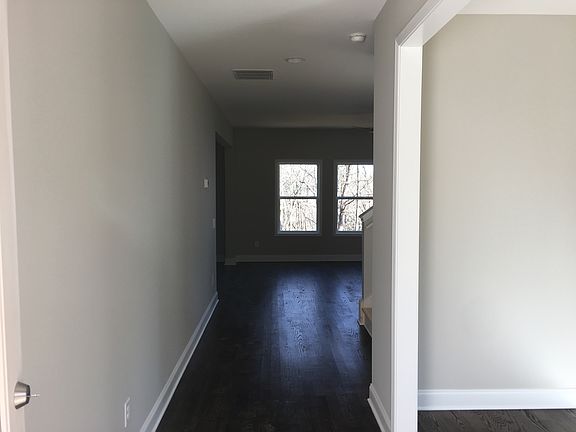 5th image of 670 Nix Dr