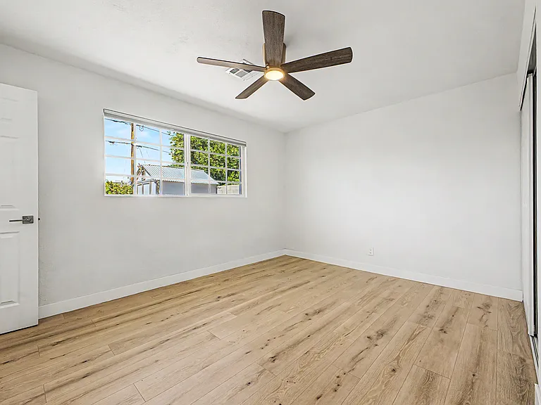 2526 W Orchid Ln — Photo 12