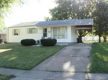 790 Lexington Park photo 1