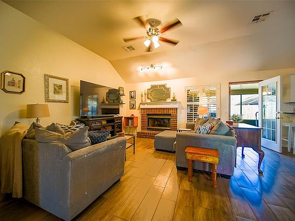3rd image of 4011 Mayfair Dr