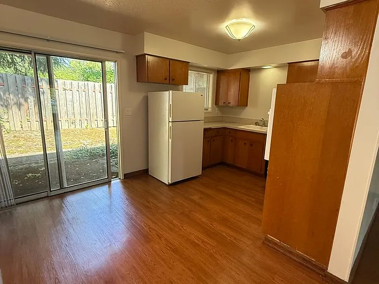 11485 SW Greenburg Rd — Photo 8