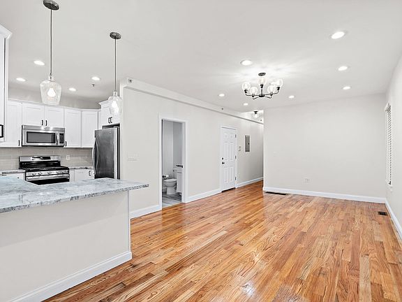 4th image of 108 Bennington St #1