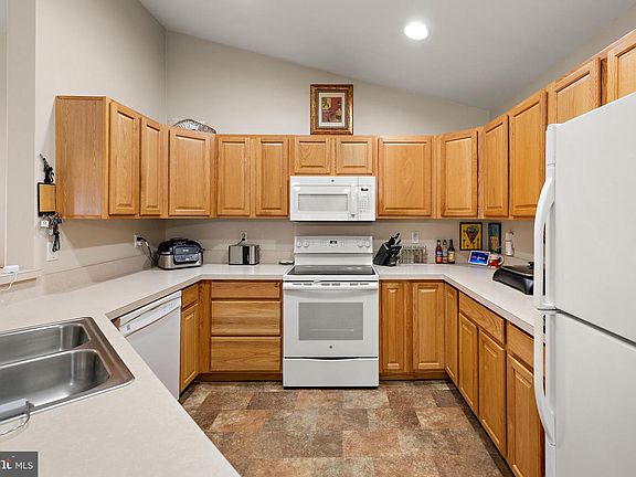 2nd image of 3603 N Sagamore Dr Unit J