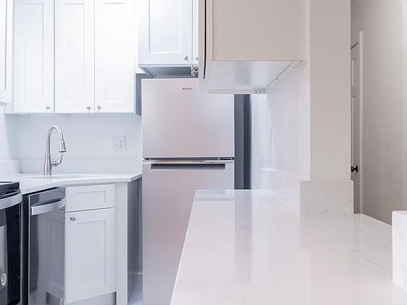 5th image of 1718 W Abingdon Dr APT 302