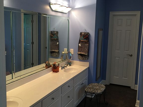 Double vanity in master bath