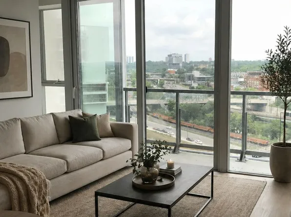 170 Bayview Ave, Toronto, ON