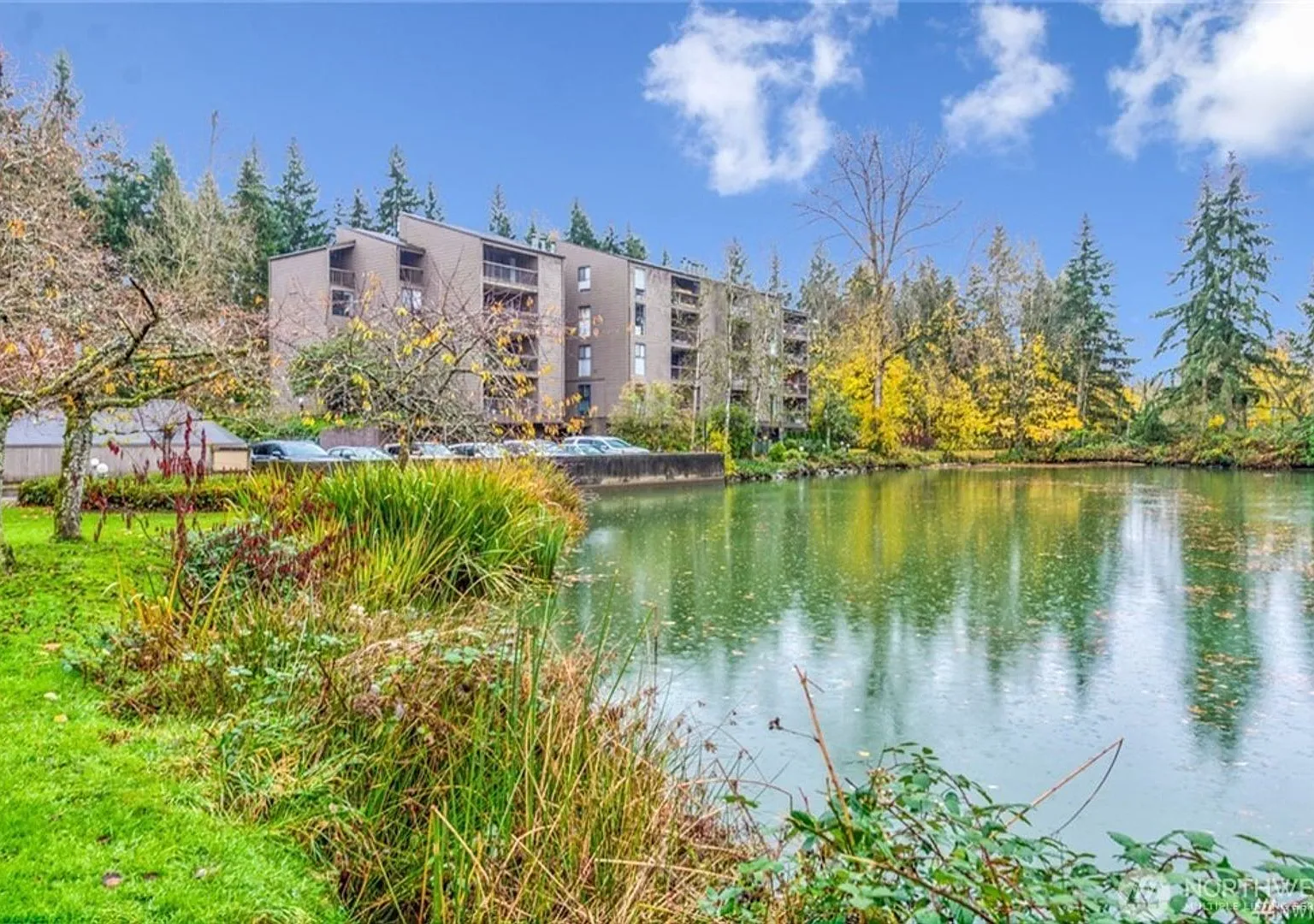 1Bd/1Ba Redmond Condo — Photo 1