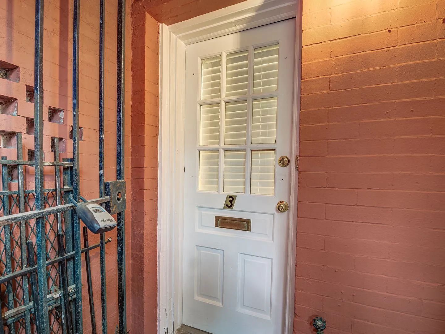 116 12 Street NE — Photo 2