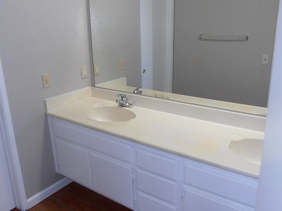 4th image of 14142 Perham Ct