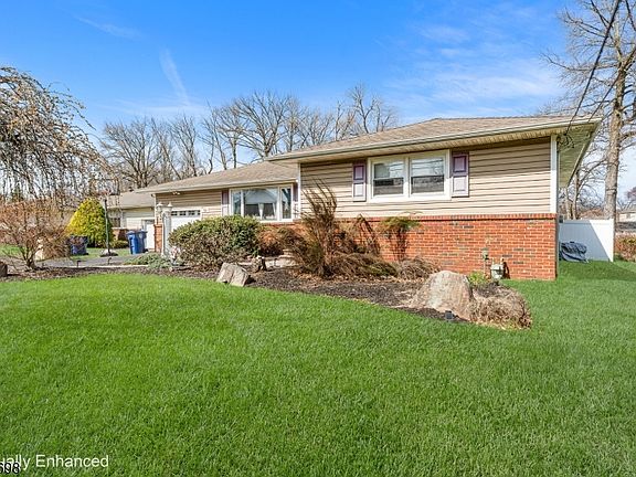 2nd image of 556 Valley Rd