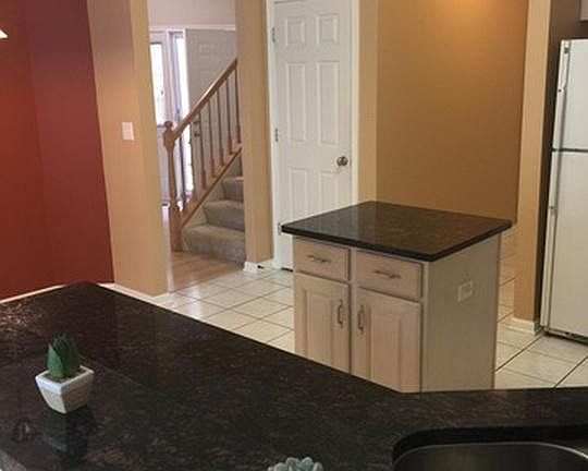 4th image of 644 E Thornhill Ln