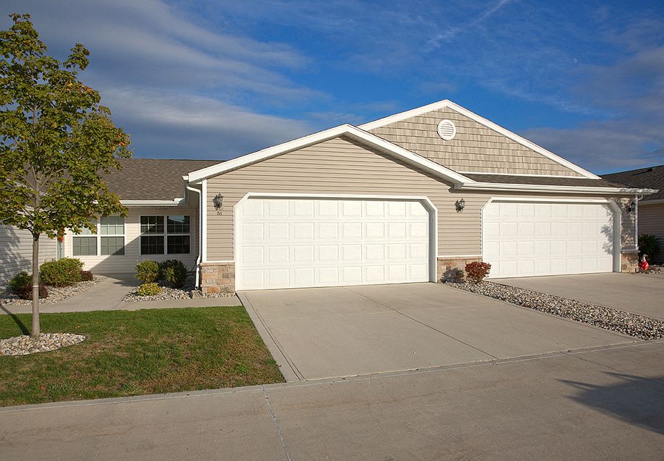 Attached Garages in a Welcoming Neighborhood Setting