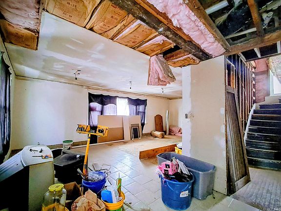 3rd image of 110 W 6th St