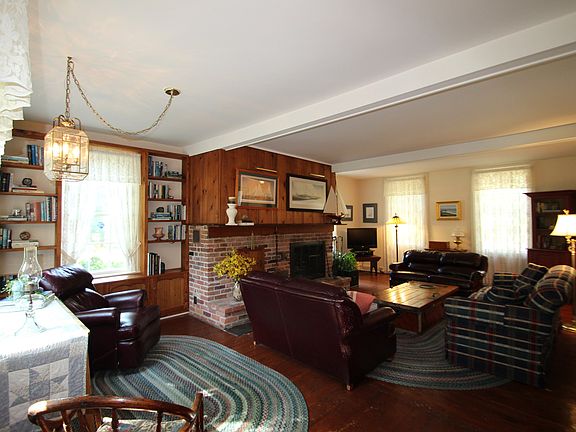 3rd image of 4144 Clover St