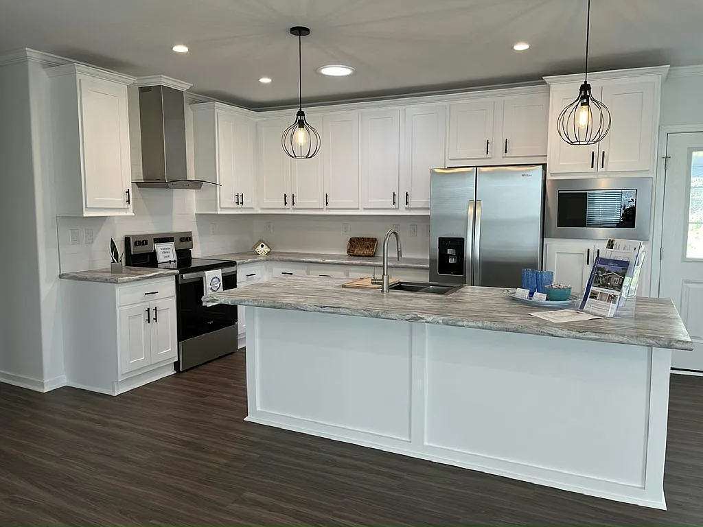 2 bed, 2.0 bath, 1669 sqft, $1,895 — Photo 2