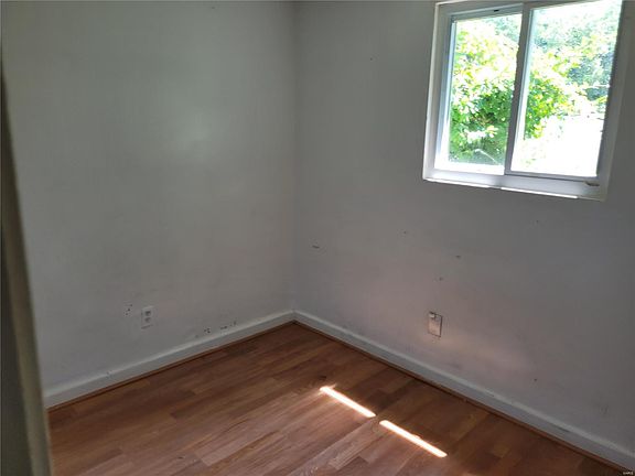 5th image of 5931 Bartmer Ave