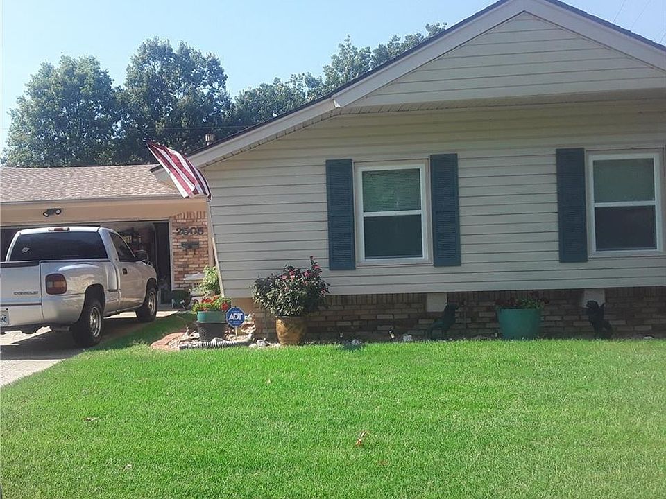 2nd image of 2505 SW 65th St