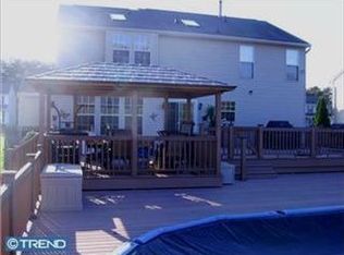 16 Rosalind Cir, Sicklerville, NJ 08081