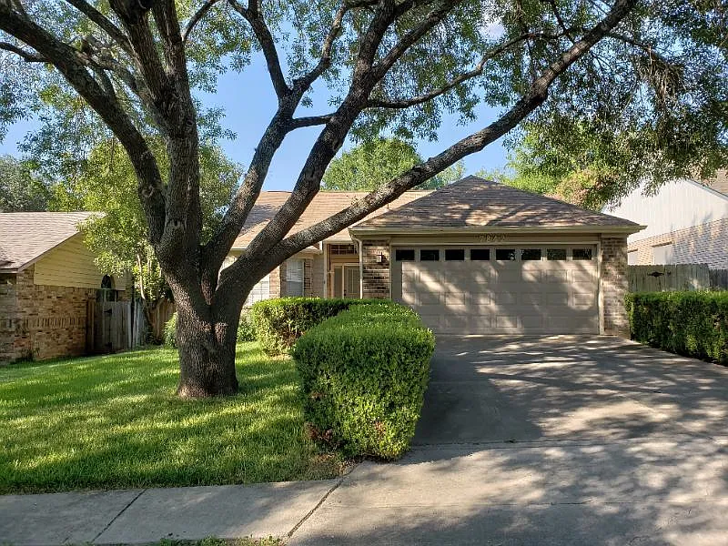 3 bed, 1380 sqft, $700 — Photo 1