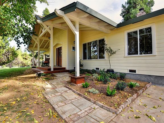 3rd image of 1581 Oak Knoll Ln