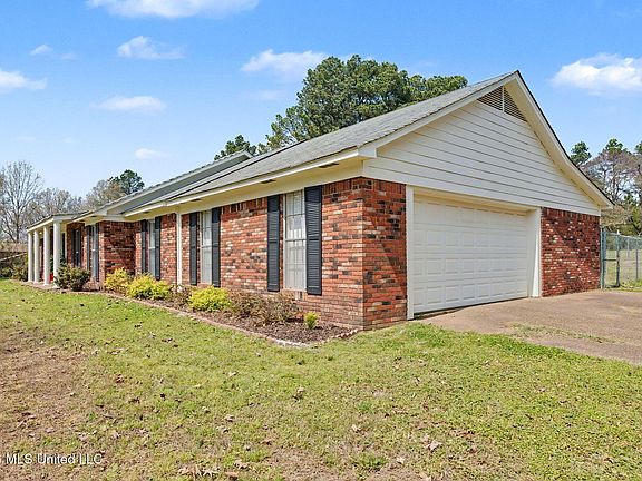 2nd image of 5600 Rolling Hills Dr
